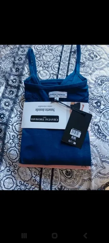 Nuisette dentelle bleu marine prix boutique 40€