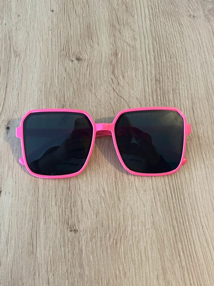 Lunettes de soleil femmes neuves - photo numéro 3