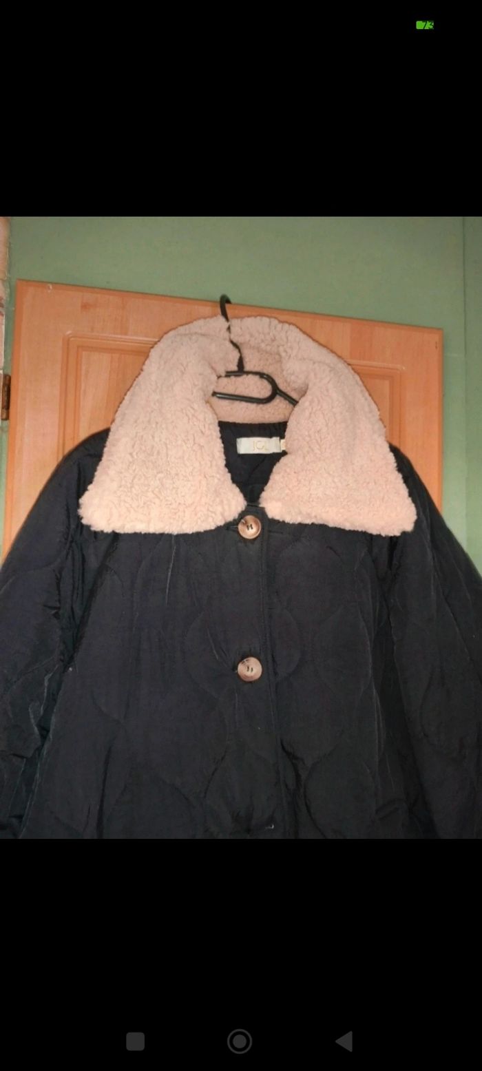 Magnifique manteau 'euve avec étiquette doudoune moumoute - photo numéro 3