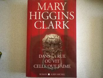 DANS LA RUE OU VIT CELLE QUE J'AIME
