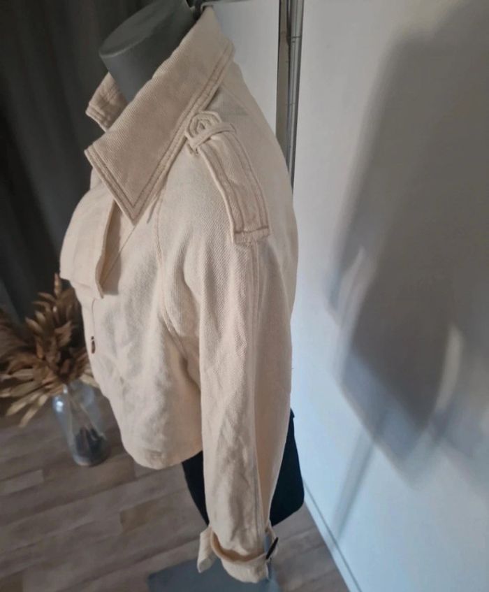 Blazer court couleur crème Stradivarius - photo numéro 5