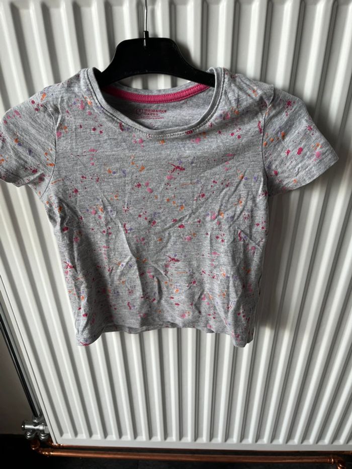 T-shirt gris à effet taches de peinture