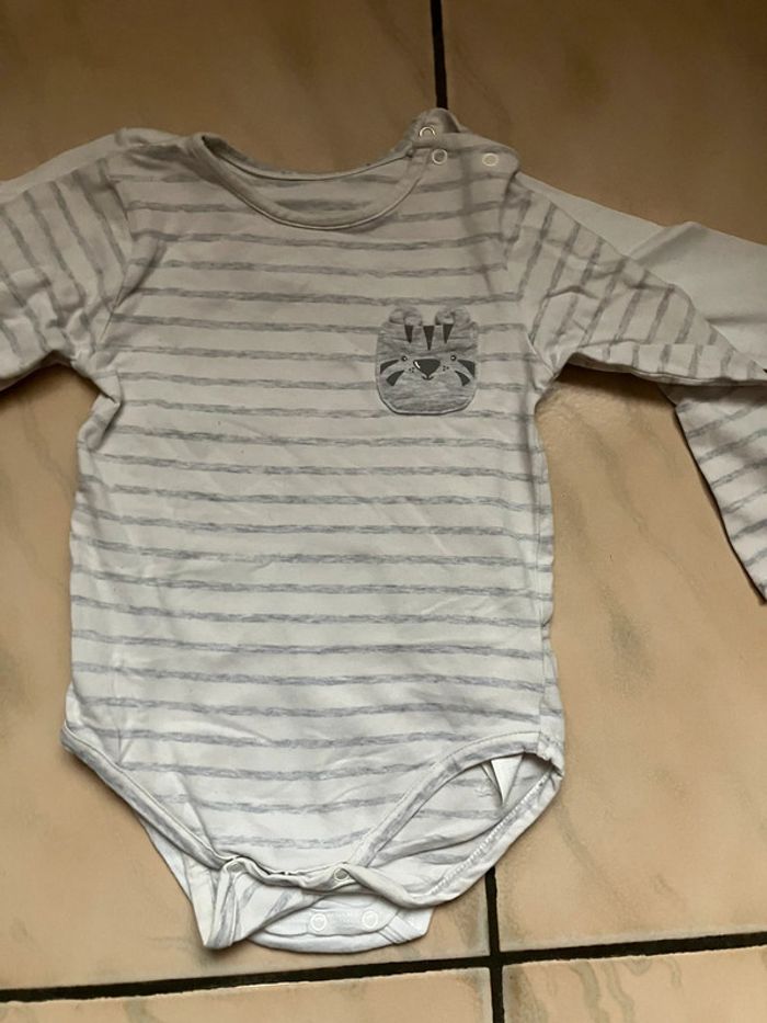 Lot de 2bodies 18mois