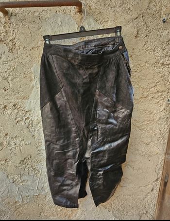 Jupe similicuir et velours forme crayon noir