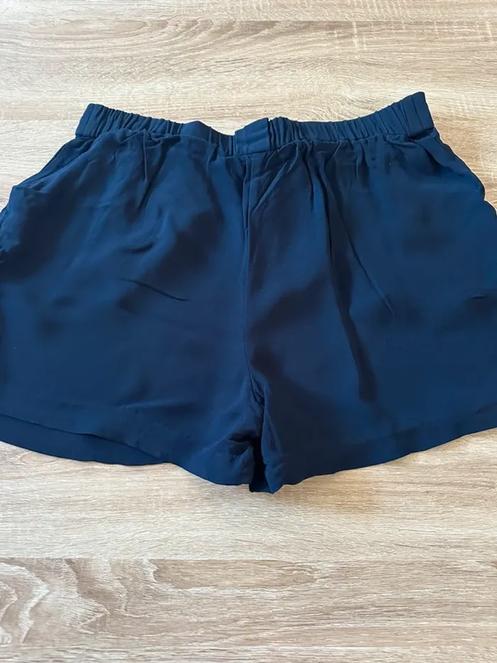 Short bleu marine - photo numéro 4