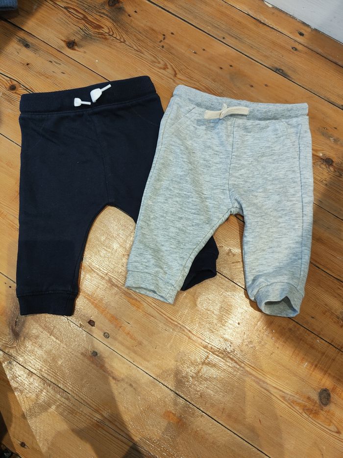 Joggings 6 mois. Neufs.