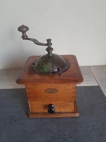 Ancien moulin à café 