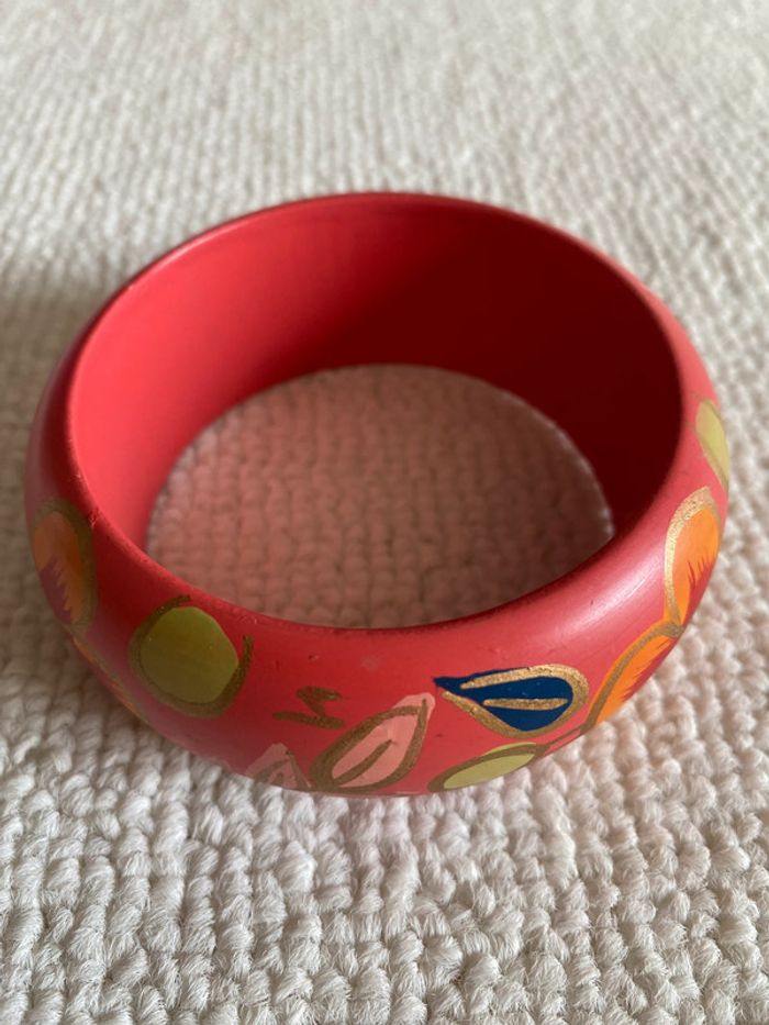Bracelet jonc manchette en bois rose corail avec motifs fleurs peints à la main - photo numéro 15