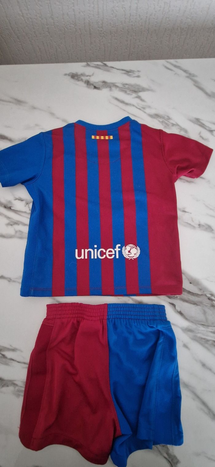 Ensemble foot barcelone - photo numéro 3