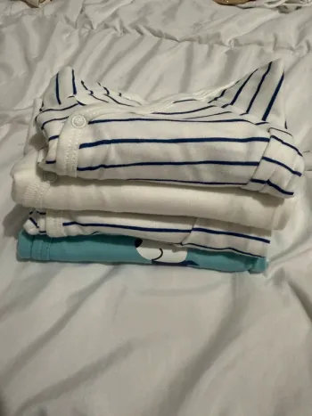bodies bébé lot 4 Taille 1 mois Neuf, jamais porté