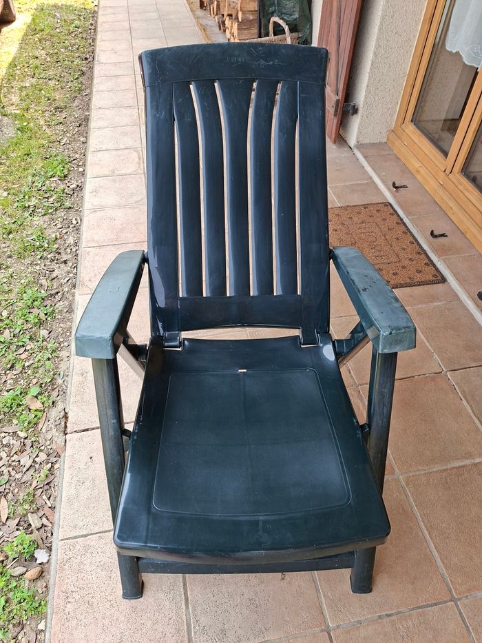 Fauteuil de jardin en plastique vert- Occasion