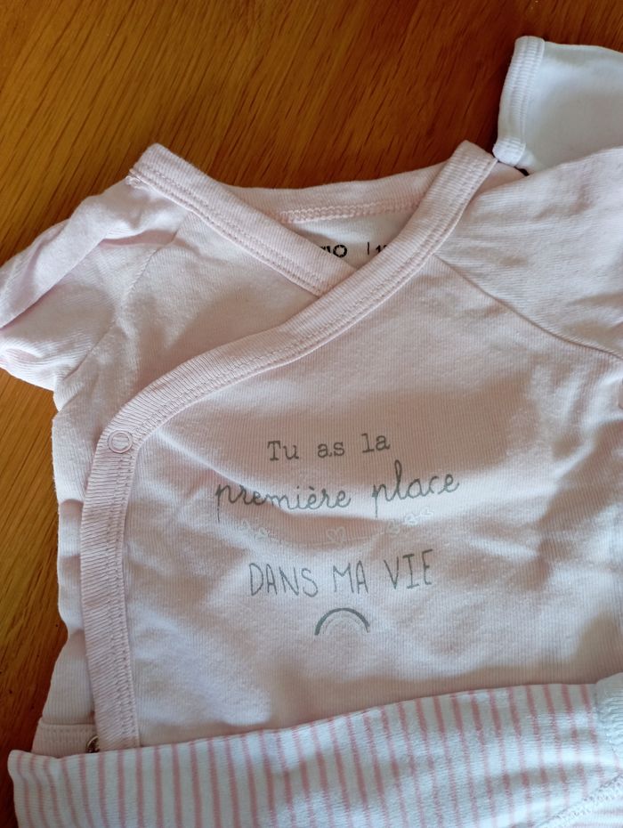 Lot de 3 bodies taille 1 mois en très bon état Cadet Rousselle, Petit Bateau ⛵ et Gémo - photo numéro 2