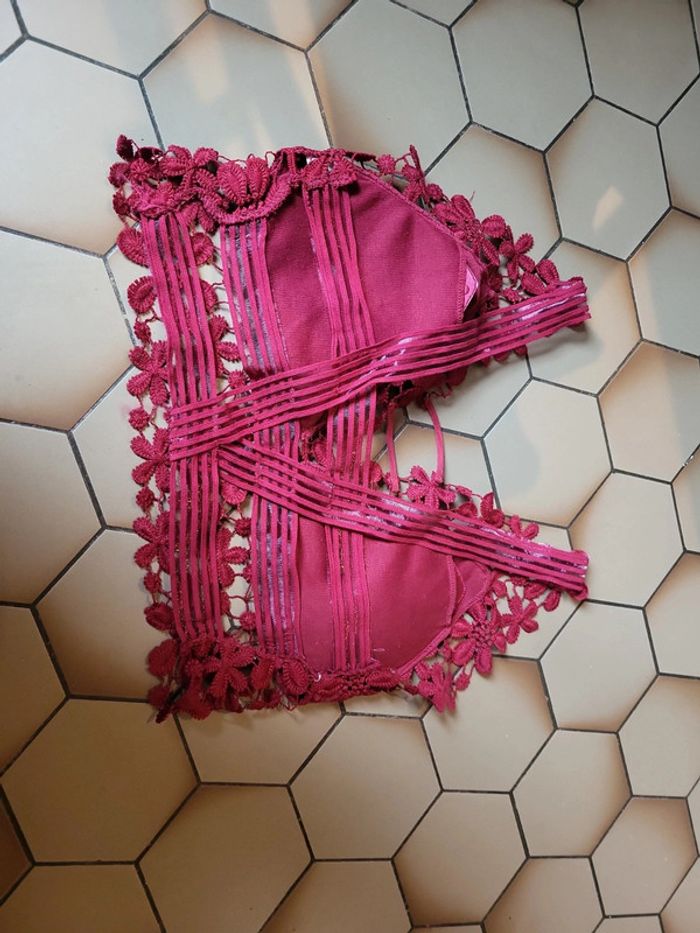 Soutien gorge/ haut court - photo numéro 2