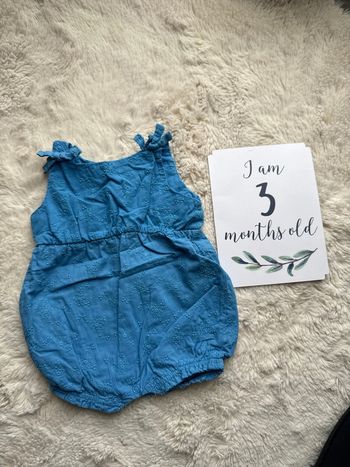 Barboteuse fleur à dentelle petit noeud papillon bleu 3 mois