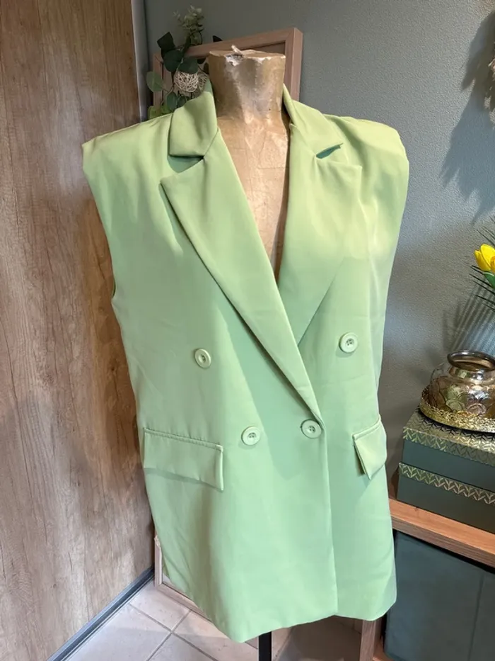 Magnifique tailleur blazer sans manches et chino confortable - photo numéro 2