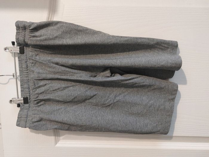 short gris taille 14 ans ou xs - photo numéro 2