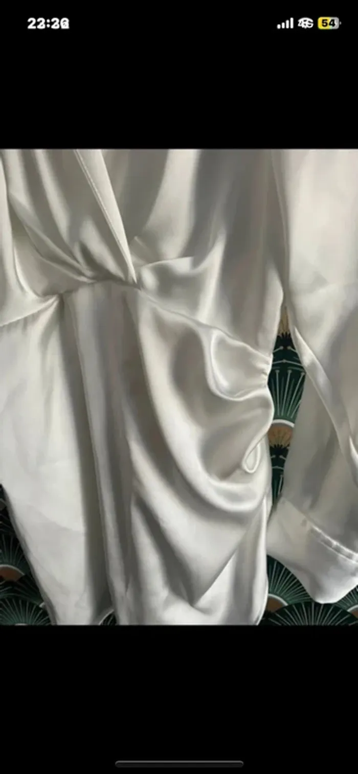 Belle robe satinée Zara col chemise drapé taille L. - photo numéro 4