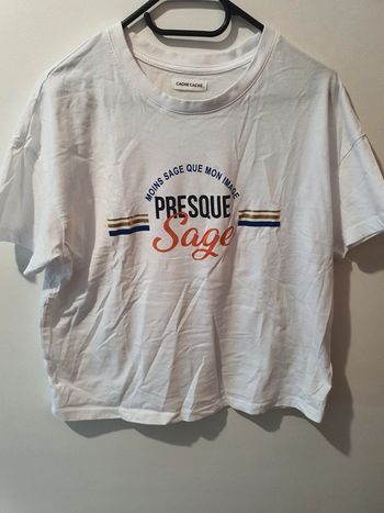 Tee-shirt cache cache taille M en très bon état
