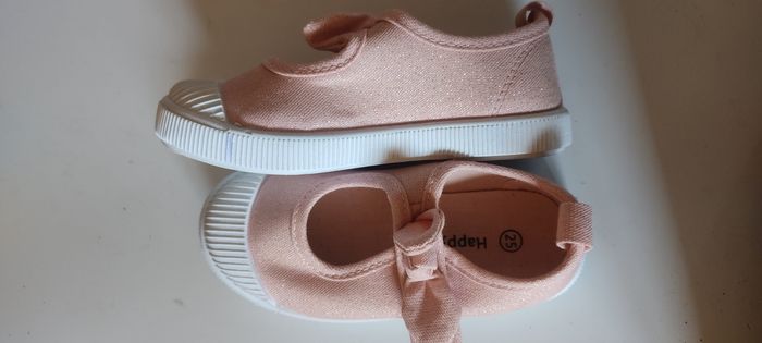 Chaussures fille neuve taille 25 - photo numéro 2