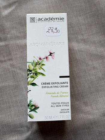 Crème exfoliante à l’amande de France 