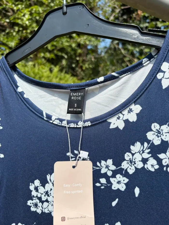 Robe bleu marine à motif floral – Marque Emery Rose - photo numéro 3