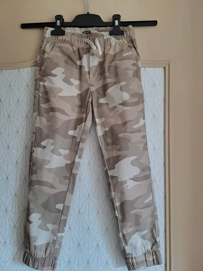 Pantalon militaire garçon kiabi comme neuf 6 ans
