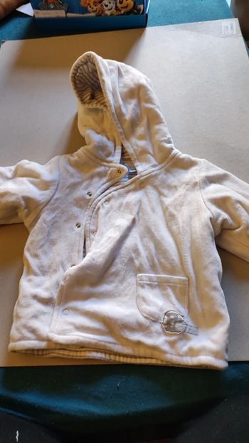 veste blanche taille 3-6 mois