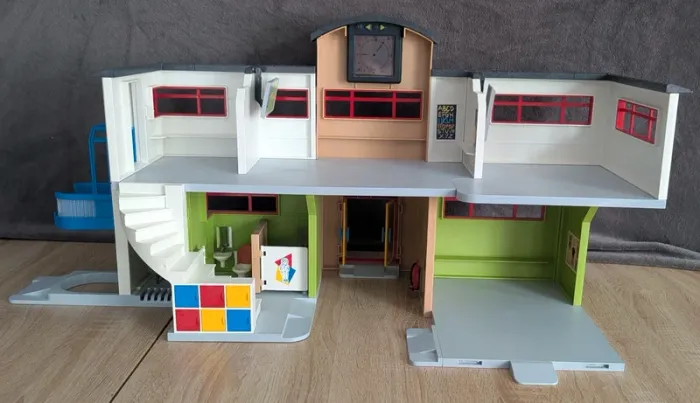 École aménagé playmobil - photo numéro 2