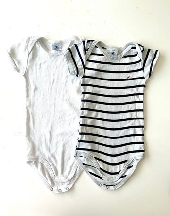 2 bodies manches courtes 12/18 mois ou 81 cm