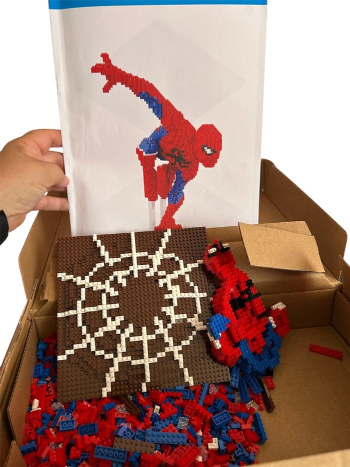 Boîte de blocks style lego en miniature#spiderman#2280 pièces - photo numéro 4
