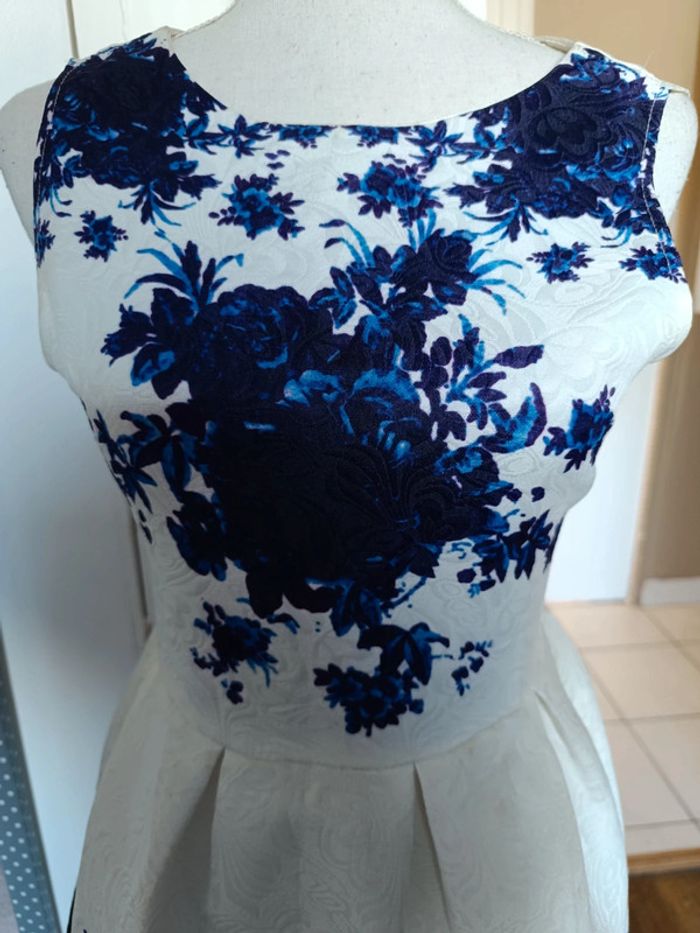 Robe WAQIA - Taille 12 ANS - photo numéro 3