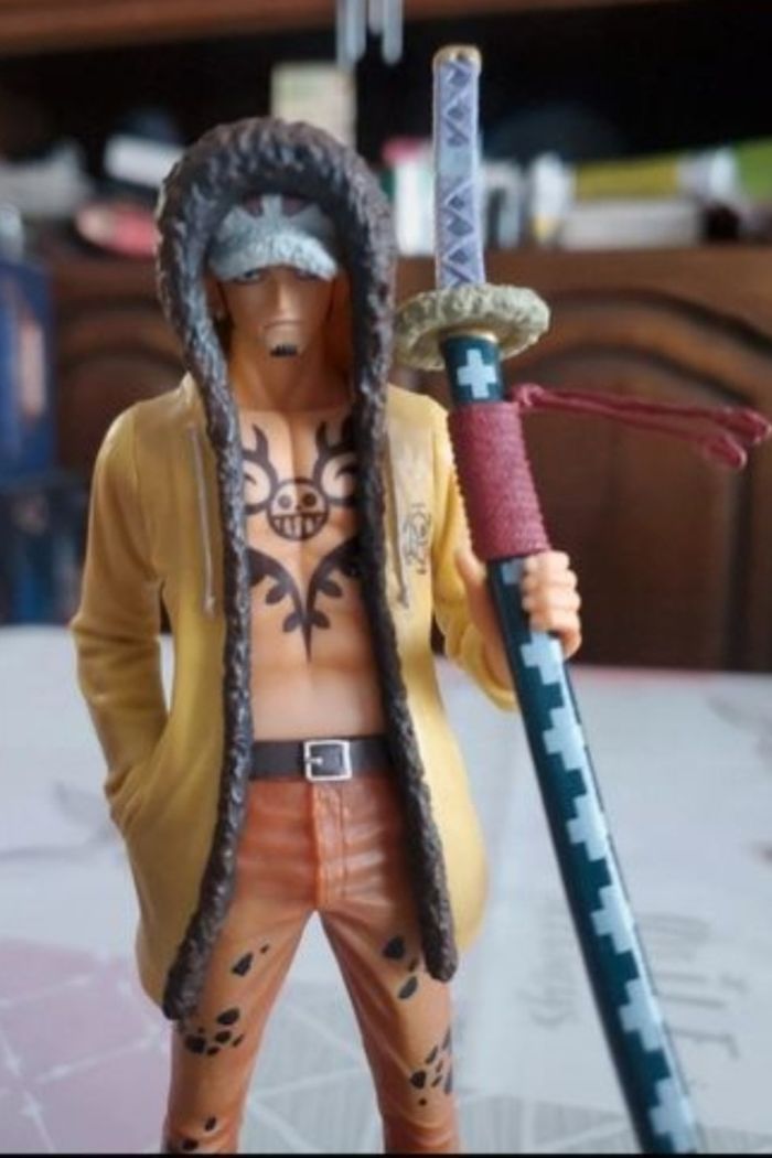 Figurine one piece trafalga law officielle - photo numéro 2