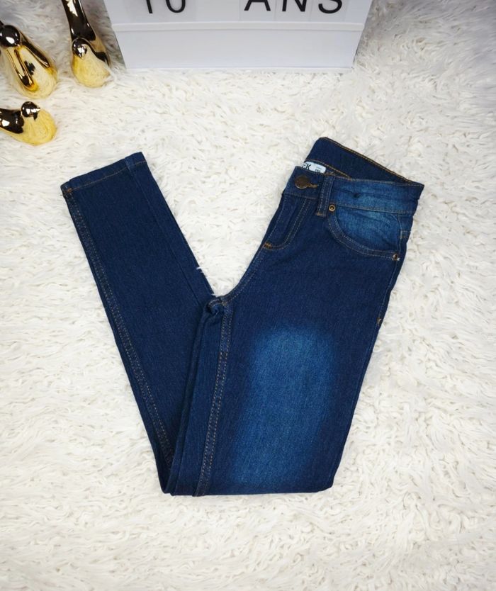 Jeans bleu délavé Garçon taille 10 ans marque YFK 🎸 - photo numéro 2