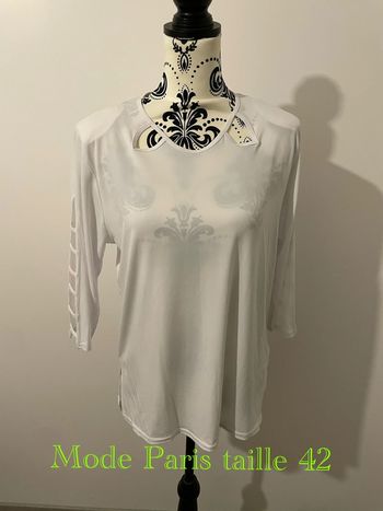 T-Shirt tunique blanc manches 3/4 ouvert devant à épaulettes Mode Paris taille 42