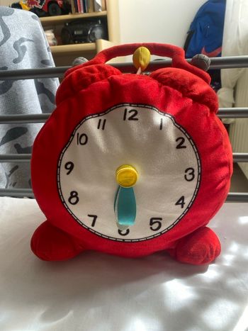 C’est une peluche horloge 