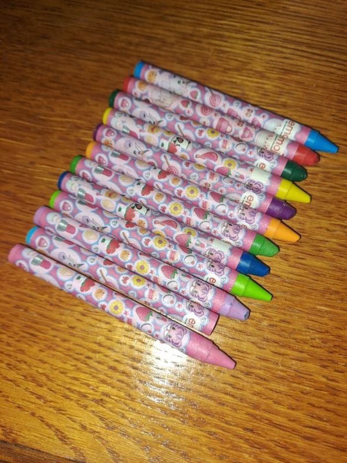 Lot de 12 pastels a la cire Emoji