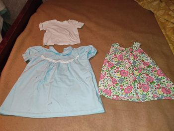 Tee shirt et robe 12 mois