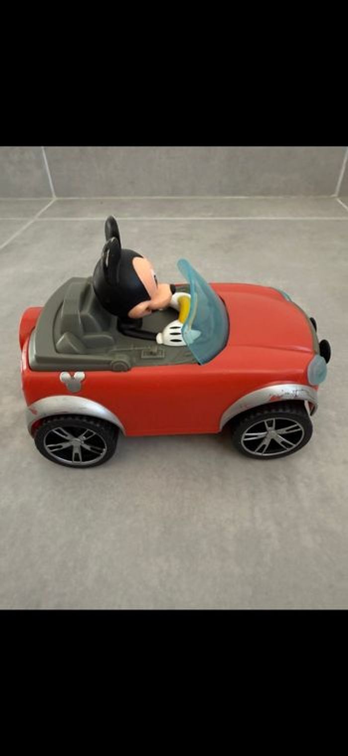 Voiture avec Mickey - photo numéro 2