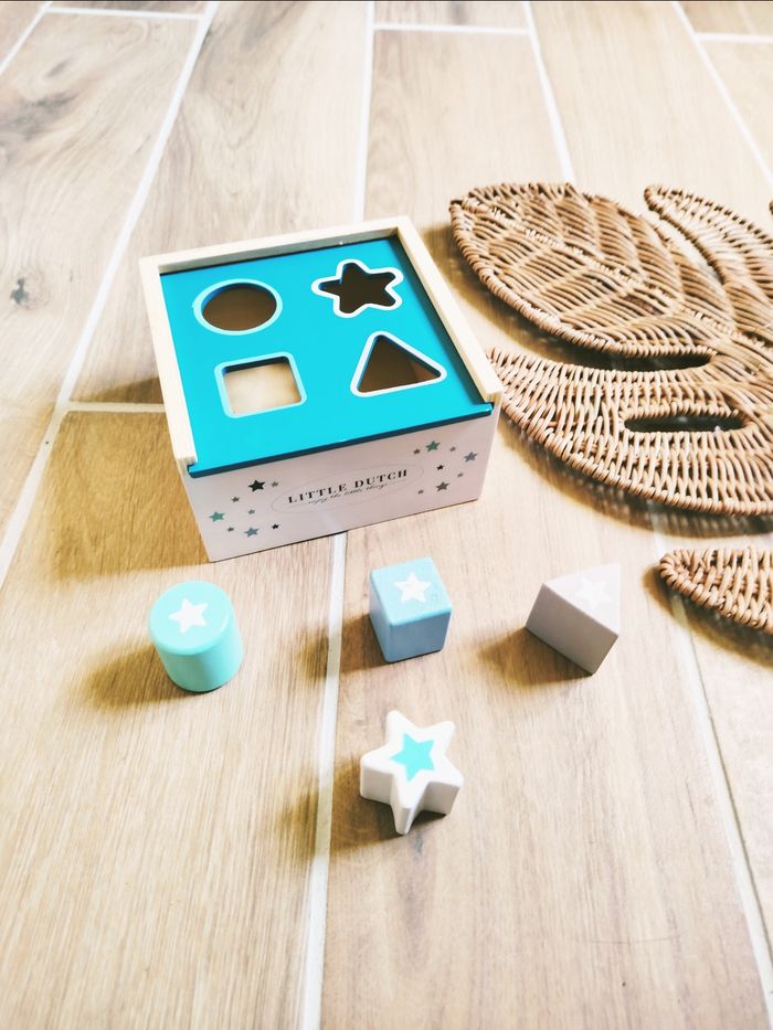 🌟 Boîte à formes à encastrer en bois bleu etoiles marque Little dutch