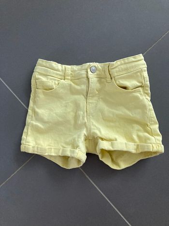 Short kiabi 7 ans en très bon état