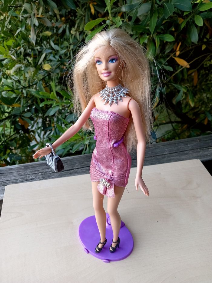 Barbie sort en soirée - photo numéro 2