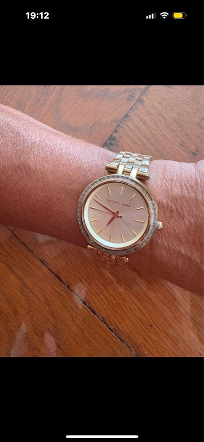 Montre Michael Kors femme dorée - photo numéro 3