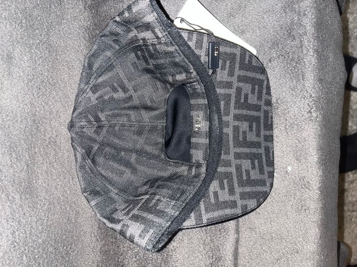 Casquettes noir de marque - photo numéro 5