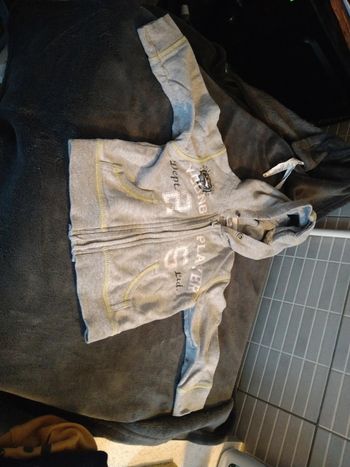 Lot 1 gilet et 2 pulls Kiabi 12 mois