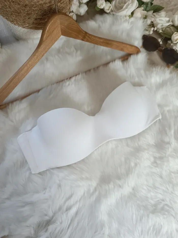 Soutien gorge blanc adhésif spécial dos nu taille 90c