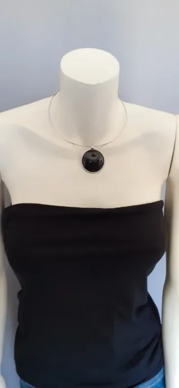 Joli collier ras de cou
