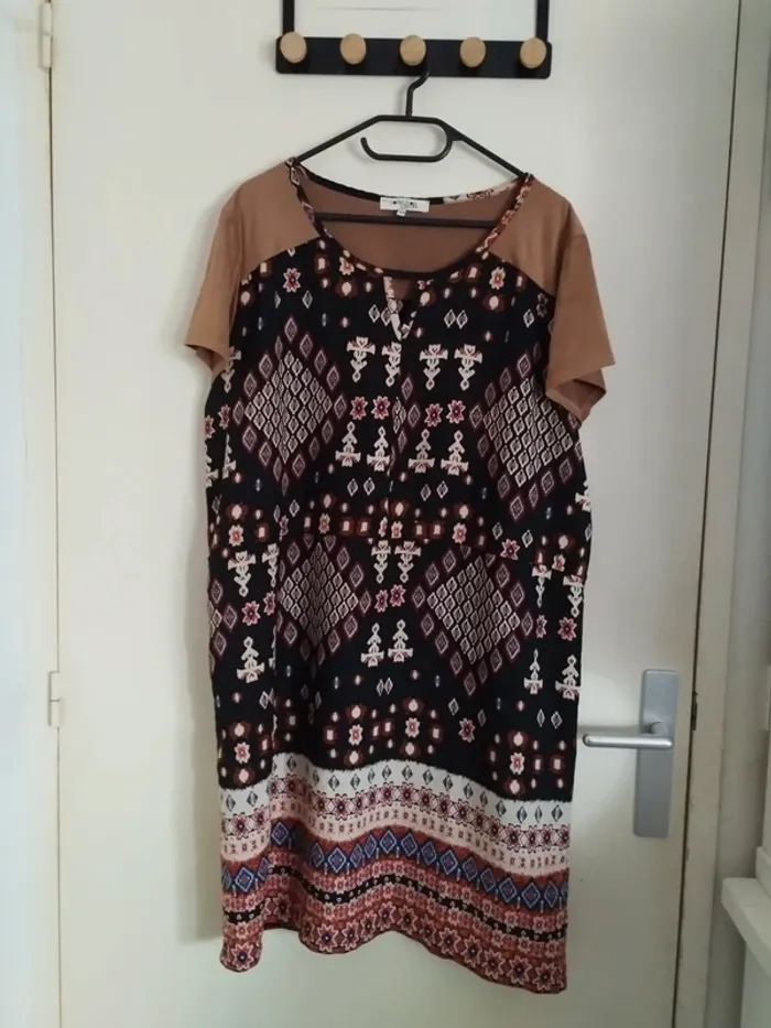 Jolie robe taille 44 - photo numéro 2
