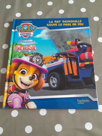 Livre paw patrol la pat'patrouille sauve ke parc en feu
