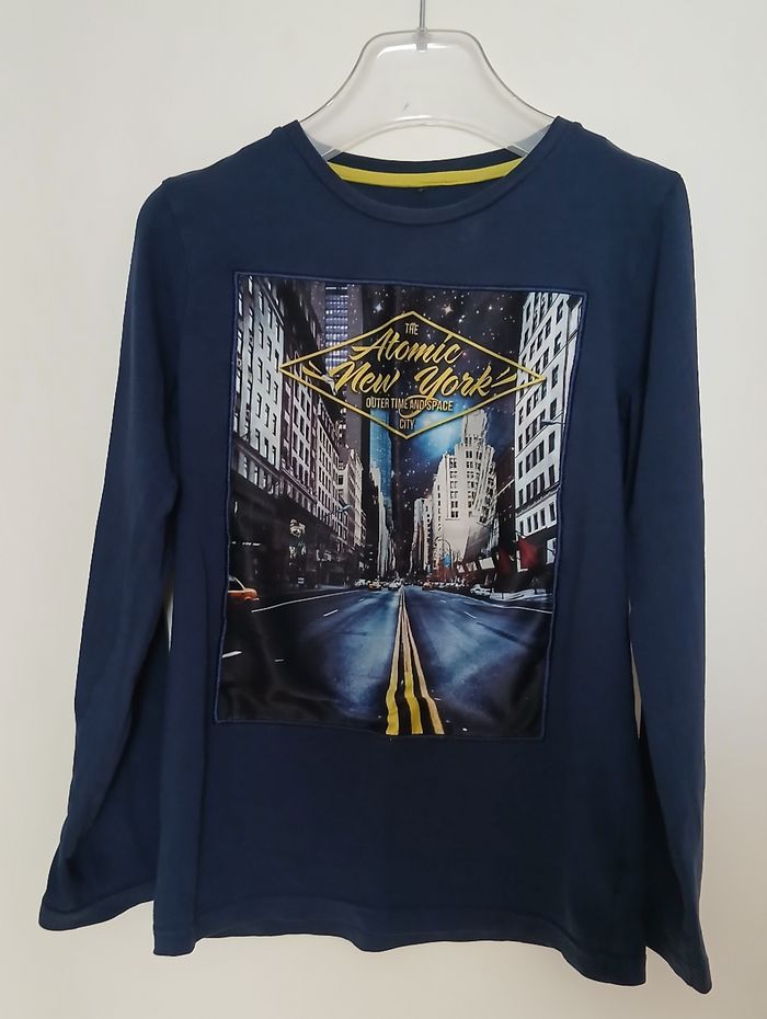 T-shirt bleu marine taille 14 ans