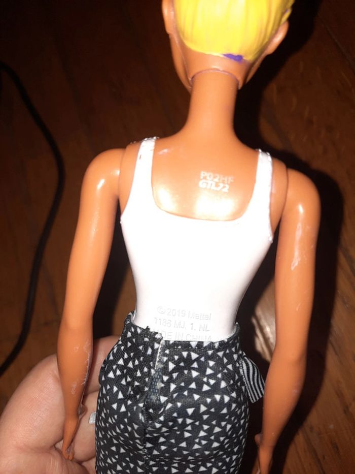 Barbie color reveal noire jaune - photo numéro 10